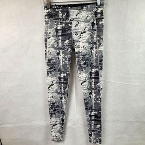 --SOLD--Oakley Hydrolix Tights Small Midrise Black White